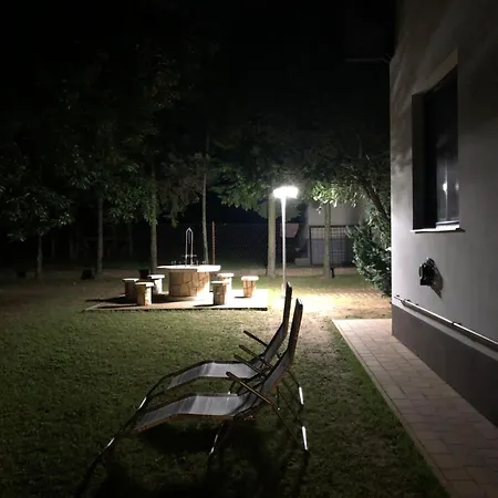 Lovas Vendeghaz * Tiszafüred