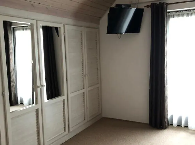 Lovas Vendeghaz * Tiszafüred